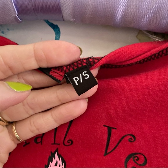 ✨SOLD✨ black & red mesh tshirt top - Picture 7 of 10